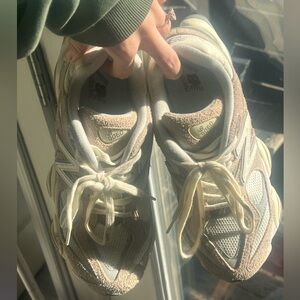 Size 41 W10/M8.5 9060 New Balance Trainers New worn once!